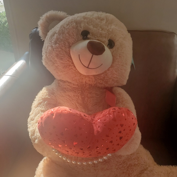 Big plush bear, new with heart in hand - Picture 11 of 15